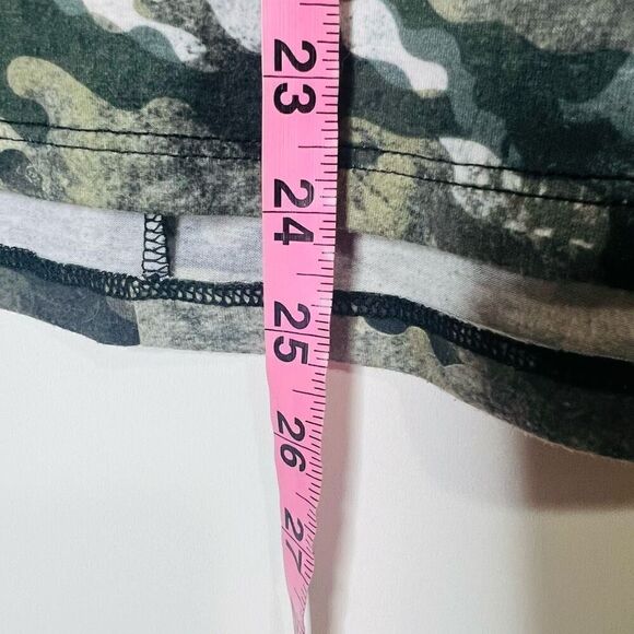 Onzie Flow Camouflage Green Gray Tank Top Open Back - Picture 3 of 8